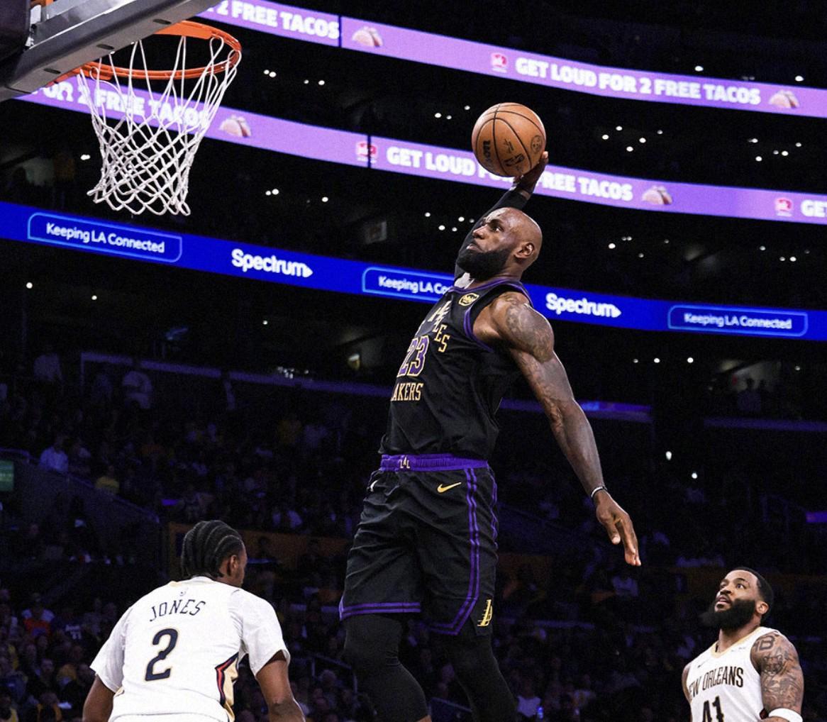 多多28娱乐-詹姆斯常规赛20+5+5场次高达966场，稳居历史第一