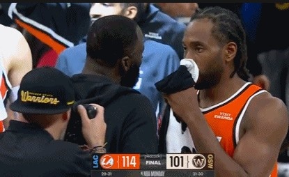 多多28APP-场下是朋友！赛后小卡&amp;加兰分别与追梦拥抱聊天 小卡还与库里交谈