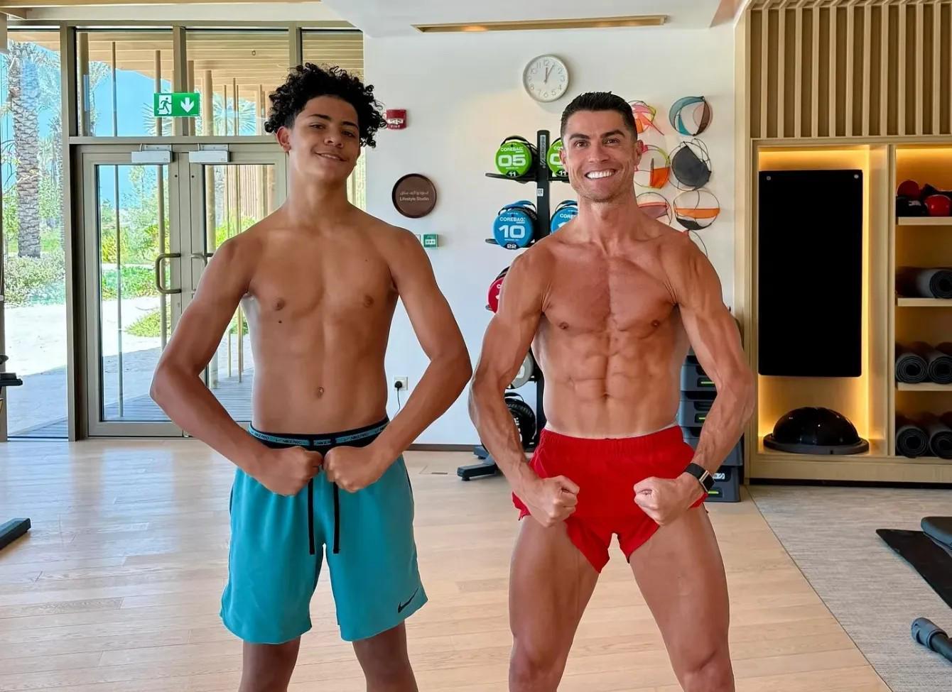 多多28-丰特：C罗11、12岁时半夜还在健身房锻炼，他试图超越所有人